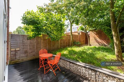 4 bedroom semi-detached house to rent, Swanwick Close, London, SW15