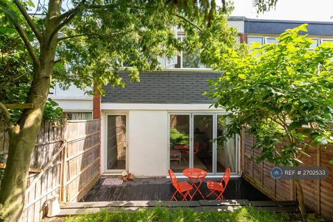 4 bedroom semi-detached house to rent, Swanwick Close, London, SW15