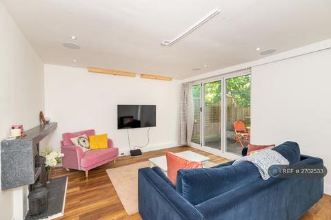 4 bedroom semi-detached house to rent, Swanwick Close, London, SW15