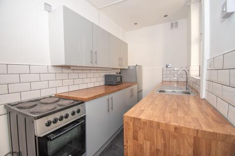 2 bedroom terraced house to rent, Pool Road, Leicester