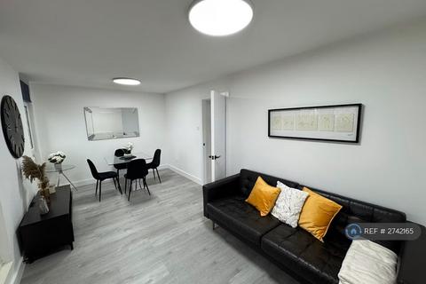3 bedroom maisonette to rent, Stockwell Park Road, London, SW9