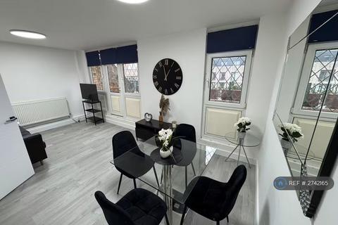 3 bedroom maisonette to rent, Stockwell Park Road, London, SW9
