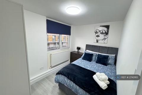 3 bedroom maisonette to rent, Stockwell Park Road, London, SW9