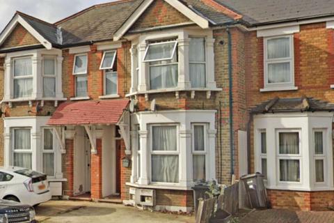 2 bedroom flat to rent, Wallington Road, Ilford, Essex, IG3