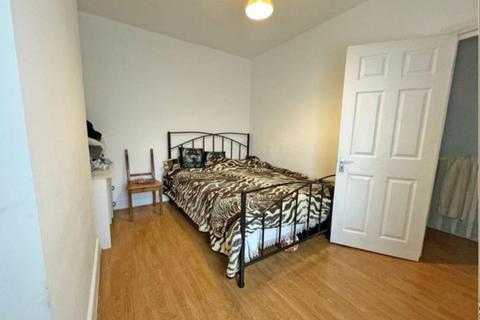 2 bedroom flat to rent, Wallington Road, Ilford, Essex, IG3
