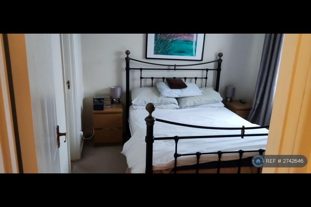 Master Bedroom With &amp; w/c