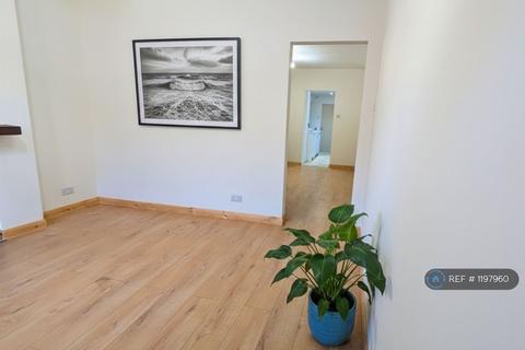 3 bedroom terraced house to rent, Vernon Avenue, Basford, Nottingham, NG6