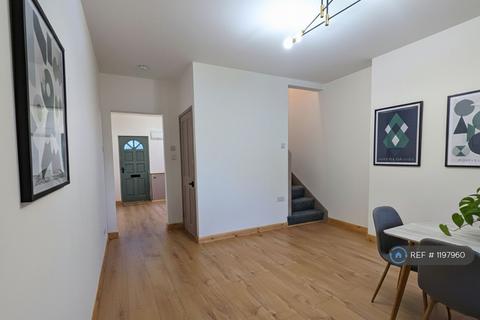 3 bedroom terraced house to rent, Vernon Avenue, Basford, Nottingham, NG6