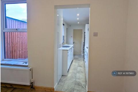 3 bedroom terraced house to rent, Vernon Avenue, Basford, Nottingham, NG6