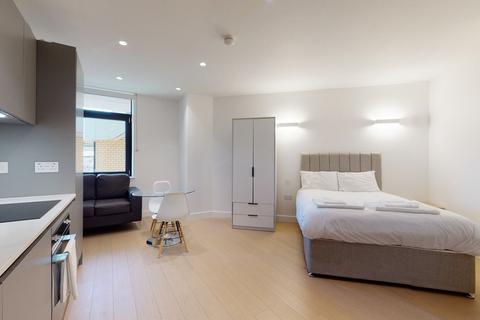 Studio to rent, New Horizons Court