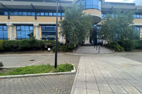 Studio to rent, New Horizons Court