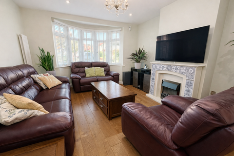 5 bedroom detached house to rent, Chapel Farm Road, London SE9