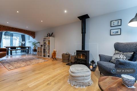 4 bedroom semi-detached house to rent, Brasted Road, Westerham, TN16