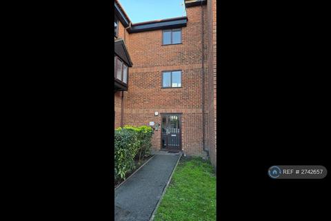 1 bedroom flat to rent, Blacksmith Close, Romford, RM6