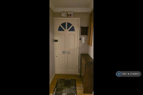 1 bedroom flat to rent, Blacksmith Close, Romford, RM6