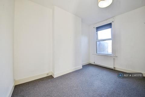 2 bedroom flat to rent, Devonshire Road, London, N13