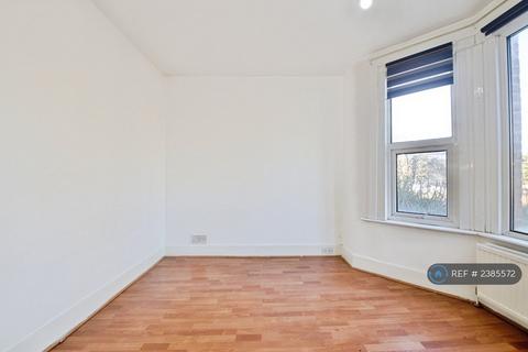 2 bedroom flat to rent, Devonshire Road, London, N13