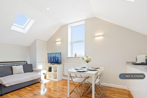 2 bedroom flat to rent, High Road Leytonstone, London, E11