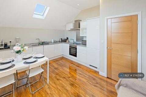 2 bedroom flat to rent, High Road Leytonstone, London, E11