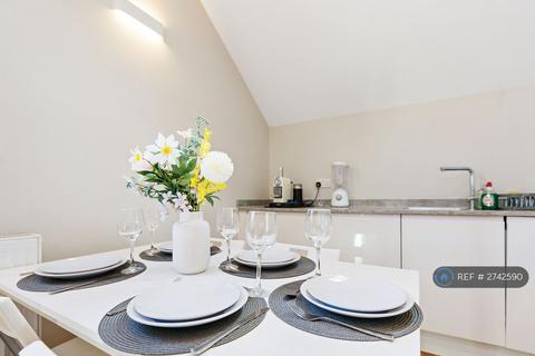 2 bedroom flat to rent, High Road Leytonstone, London, E11