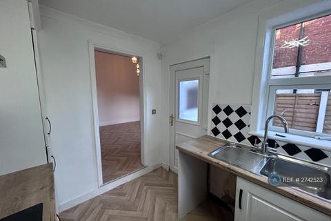 3 bedroom semi-detached house to rent, Tithebarn Road, Southport, PR8