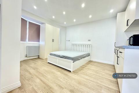 Studio to rent, Beaulieu Drive, Pinner, HA5