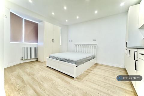 Studio to rent, Beaulieu Drive, Pinner, HA5