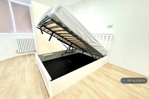 Studio to rent, Beaulieu Drive, Pinner, HA5