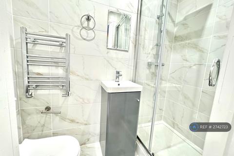 Studio to rent, Beaulieu Drive, Pinner, HA5