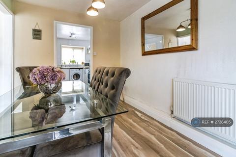 2 bedroom terraced house to rent, Mccready Drive, Salford, M5