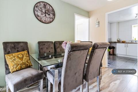 2 bedroom terraced house to rent, Mccready Drive, Salford, M5