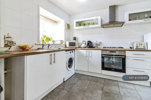2 bedroom terraced house to rent, Mccready Drive, Salford, M5