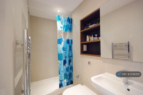 2 bedroom flat to rent, Bromyard House, London, W3