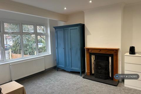 4 bedroom semi-detached house to rent, Glenthorne Gardens, Sutton, SM3