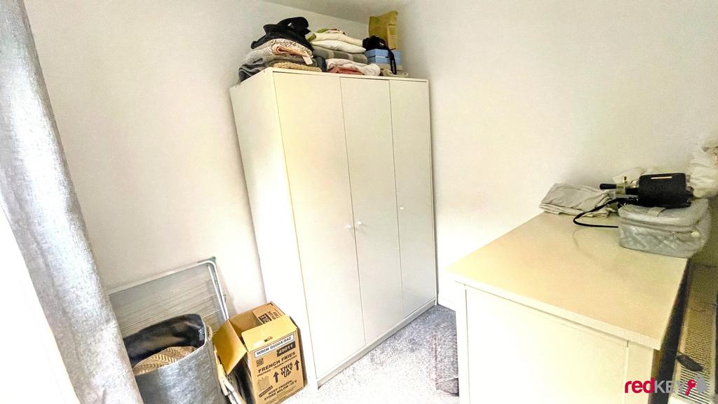Walk-in-wardrobe
