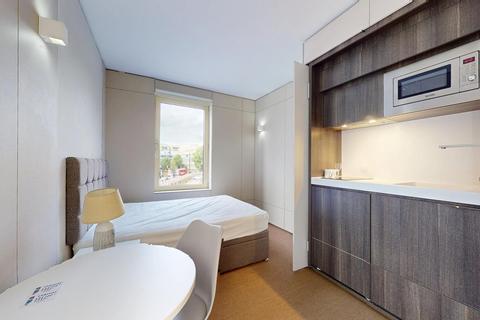 Studio to rent, Staines Road