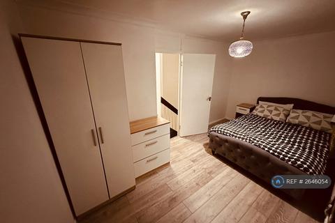 2 bedroom terraced house to rent, Lyneham Walk, London, E5