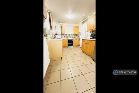 2 bedroom terraced house to rent, Lyneham Walk, London, E5