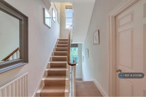 2 bedroom maisonette to rent, Colvestone Crescent, London, E8