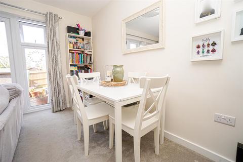 2 bedroom end of terrace house for sale, Woodlands Way, Hastings