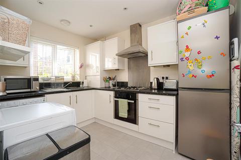 2 bedroom end of terrace house for sale, Woodlands Way, Hastings