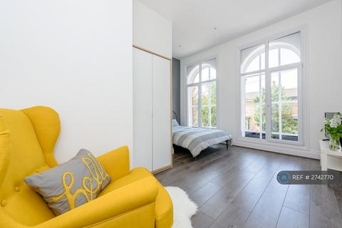 1 bedroom in a flat share to rent, Wellington House, Liverpool, L15