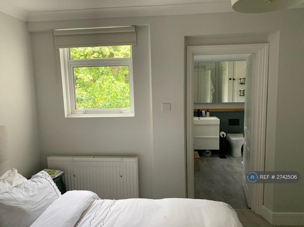 Master Bedroom + Ensuite Connection