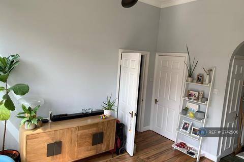 2 bedroom flat to rent, Knollys Road, London, SW16