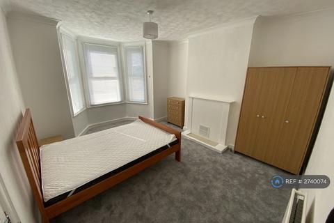 1 bedroom in a house share to rent, Susans Road, Eastbourne, BN21