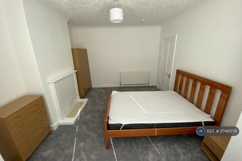 1 bedroom in a house share to rent, Susans Road, Eastbourne, BN21