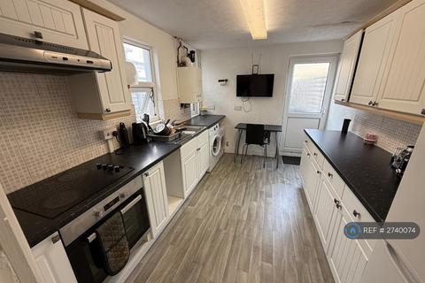 1 bedroom in a house share to rent, Susans Road, Eastbourne, BN21