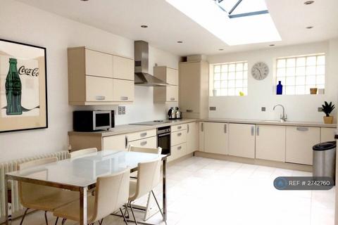 2 bedroom flat to rent, Adelaide Crescent, Hove, BN3
