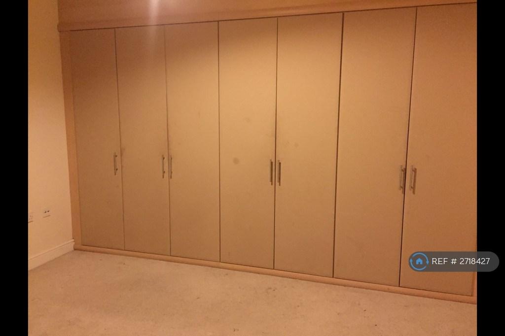 Fitted Wardrobes In Master Bedroom