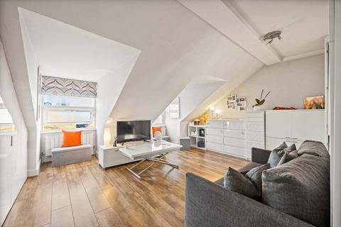 Studio to rent, Saltram Crescent, Queen's Park, W9